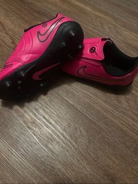 Nike Kids Hot Pink Slip-On Soccer Sneakers